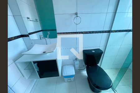 Casa à venda com 330m², 2 quartos e 4 vagas Casa à venda com 330m², 2 quartos e 4 vagasBanheiro da Suíte