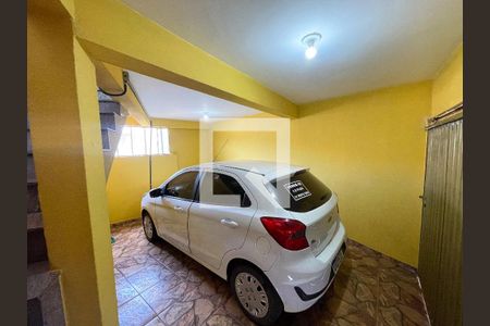Casa à venda com 330m², 2 quartos e 4 vagas Casa à venda com 330m², 2 quartos e 4 vagasGaragem