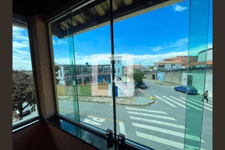 Casa à venda com 330m², 2 quartos e 4 vagas Casa à venda com 330m², 2 quartos e 4 vagasVaranda