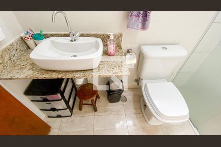 Casa de condomínio à venda com 150m², 3 quartos e 1 vagaSegundo andar Banheiro