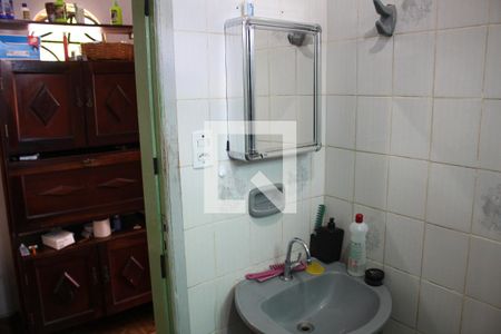 Casa à venda com 170m², 2 quartos e 4 vagasBanheiro