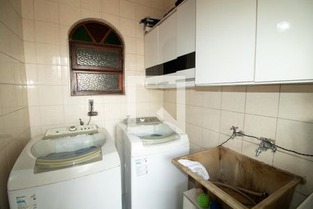 Casa à venda com 400m², 6 quartos e 5 vagas Casa à venda com 400m², 6 quartos e 5 vagasÁrea de Serviço