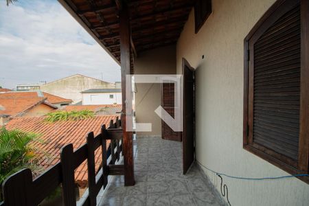 Casa à venda com 400m², 6 quartos e 5 vagas Casa à venda com 400m², 6 quartos e 5 vagasVaranda