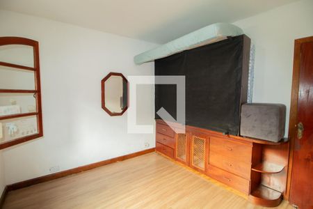 Casa à venda com 400m², 6 quartos e 5 vagas Casa à venda com 400m², 6 quartos e 5 vagasQuarto 1