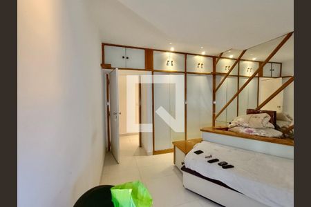 Apartamento à venda com 300m², 4 quartos e 4 vagas Apartamento à venda com 300m², 4 quartos e 4 vagasQuarto