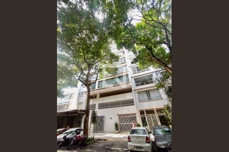 Apartamento à venda com 300m², 4 quartos e 4 vagas Apartamento à venda com 300m², 4 quartos e 4 vagasFachada com cartaz QA.