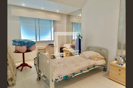 Apartamento à venda com 300m², 4 quartos e 4 vagas Apartamento à venda com 300m², 4 quartos e 4 vagasSuíte