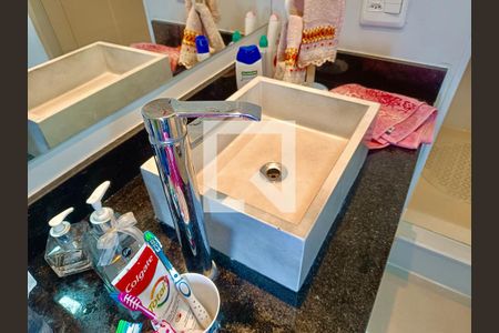 Apartamento à venda com 300m², 4 quartos e 4 vagas Apartamento à venda com 300m², 4 quartos e 4 vagasBanheiro social