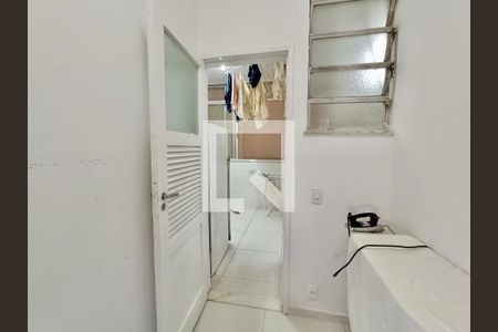 Apartamento à venda com 300m², 4 quartos e 4 vagas Apartamento à venda com 300m², 4 quartos e 4 vagasQuarto serviço
