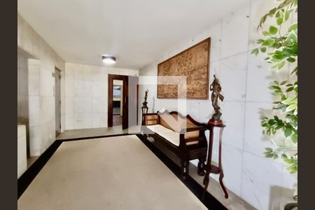 Apartamento à venda com 300m², 4 quartos e 4 vagas Apartamento à venda com 300m², 4 quartos e 4 vagasPortaria