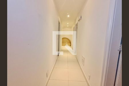 Apartamento à venda com 300m², 4 quartos e 4 vagas Apartamento à venda com 300m², 4 quartos e 4 vagasCorredor