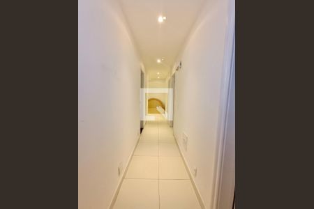 Apartamento à venda com 300m², 4 quartos e 4 vagas Apartamento à venda com 300m², 4 quartos e 4 vagasCorredor