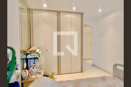 Apartamento à venda com 300m², 4 quartos e 4 vagas Apartamento à venda com 300m², 4 quartos e 4 vagasSuíte