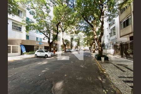 Apartamento à venda com 300m², 4 quartos e 4 vagas Apartamento à venda com 300m², 4 quartos e 4 vagasVista da Rua