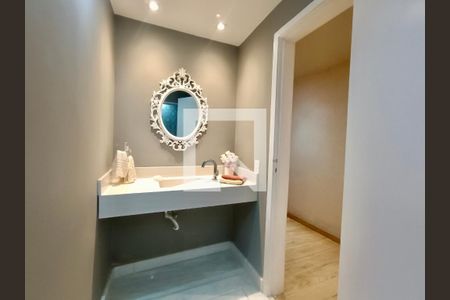 Apartamento à venda com 300m², 4 quartos e 4 vagas Apartamento à venda com 300m², 4 quartos e 4 vagasLavabo