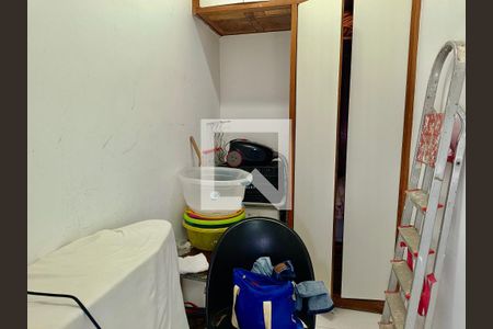 Apartamento à venda com 300m², 4 quartos e 4 vagas Apartamento à venda com 300m², 4 quartos e 4 vagasQuarto serviço