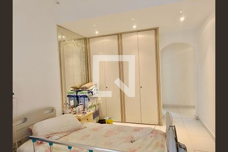 Apartamento à venda com 300m², 4 quartos e 4 vagas Apartamento à venda com 300m², 4 quartos e 4 vagasSuíte