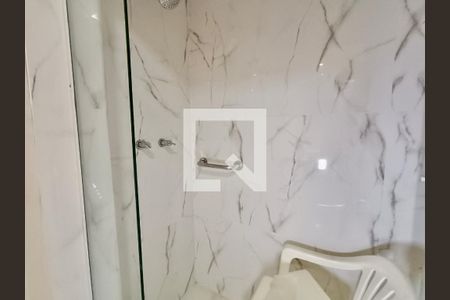 Apartamento à venda com 300m², 4 quartos e 4 vagas Apartamento à venda com 300m², 4 quartos e 4 vagasSuíte banheiro