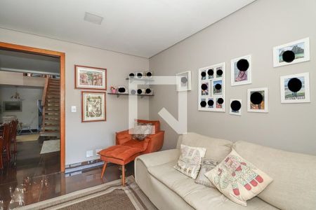 Sala de TV de casa à venda com 4 quartos, 400m² em Bom Jesus, Porto Alegre