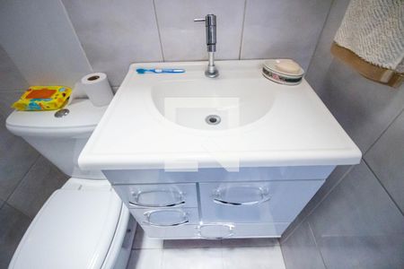 Casa à venda com 70m², 2 quartos e 1 vaga Casa à venda com 70m², 2 quartos e 1 vagaBanheiro