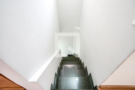 Escada de casa para alugar com 3 quartos, 200m² em Vila Talarico, São Paulo