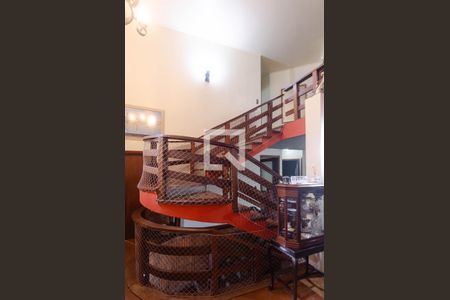 Casa à venda com 290m², 4 quartos e 3 vagasEscadaria