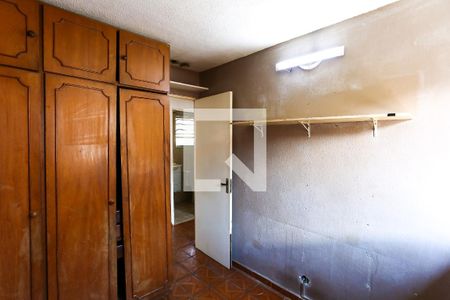quarto 1 de apartamento para alugar com 2 quartos, 48m² em Parque Pinheiros, Taboão da Serra