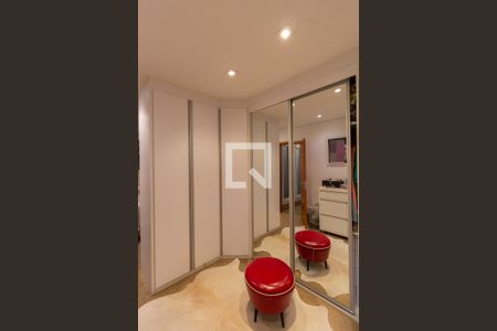 Casa à venda com 350m², 3 quartos e 8 vagas Casa à venda com 350m², 3 quartos e 8 vagasSuíte