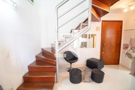 Escada de apartamento para alugar com 2 quartos, 66m² em Brooklin Paulista, São Paulo