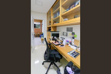 Casa à venda com 187m², 3 quartos e 2 vagas Casa à venda com 187m², 3 quartos e 2 vagasEscritorio