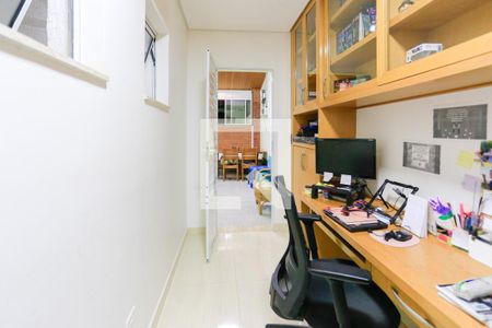 Casa à venda com 187m², 3 quartos e 2 vagas Casa à venda com 187m², 3 quartos e 2 vagasEscritorio