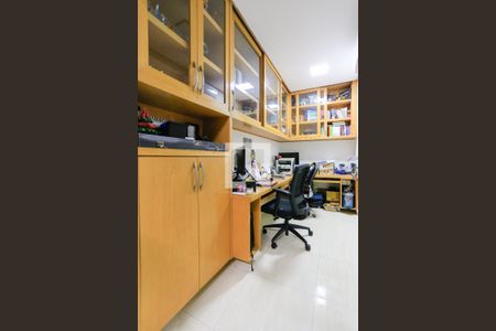 Casa à venda com 187m², 3 quartos e 2 vagas Casa à venda com 187m², 3 quartos e 2 vagasEscritorio