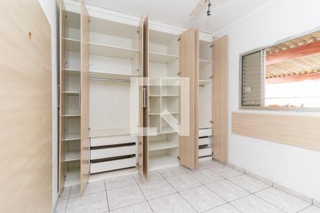 Quarto 1 de casa para alugar com 2 quartos, 75m² em Conjunto Habitacional A. E. Carvalho, São Paulo