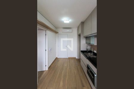 Sala e cozinha de apartamento para alugar com 1 quarto, 28m² em Vila Independência, São Paulo