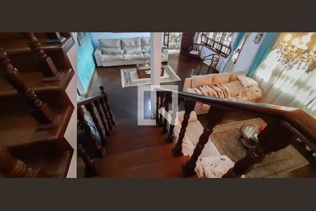 Casa à venda com 284m², 6 quartos e 3 vagas Casa à venda com 284m², 6 quartos e 3 vagasQuadro de Luz de Cima