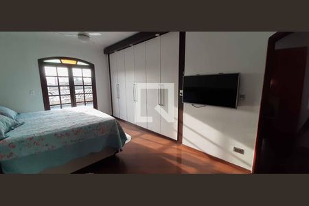 Casa à venda com 284m², 6 quartos e 3 vagas Casa à venda com 284m², 6 quartos e 3 vagasSuíte