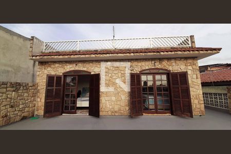 Casa à venda com 284m², 6 quartos e 3 vagas Casa à venda com 284m², 6 quartos e 3 vagasVaranda