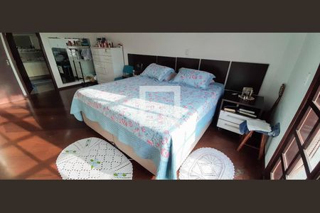 Casa à venda com 284m², 6 quartos e 3 vagas Casa à venda com 284m², 6 quartos e 3 vagasSuíte