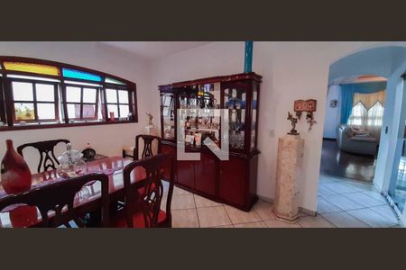 Casa à venda com 284m², 6 quartos e 3 vagas Casa à venda com 284m², 6 quartos e 3 vagasSala de Jantar