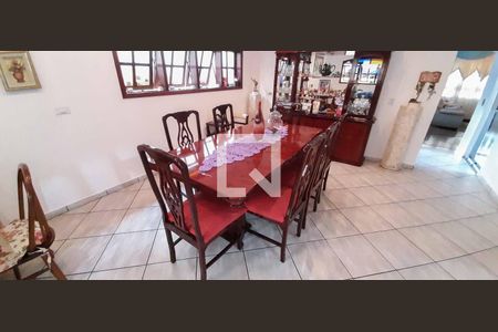 Casa à venda com 284m², 6 quartos e 3 vagas Casa à venda com 284m², 6 quartos e 3 vagasSala de Jantar