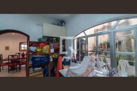 Casa à venda com 284m², 6 quartos e 3 vagas Casa à venda com 284m², 6 quartos e 3 vagasQuarto 5 embaixo