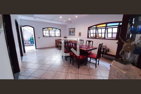 Casa à venda com 284m², 6 quartos e 3 vagas Casa à venda com 284m², 6 quartos e 3 vagasSala de Jantar