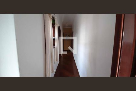 Casa à venda com 284m², 6 quartos e 3 vagas Casa à venda com 284m², 6 quartos e 3 vagasCorredor