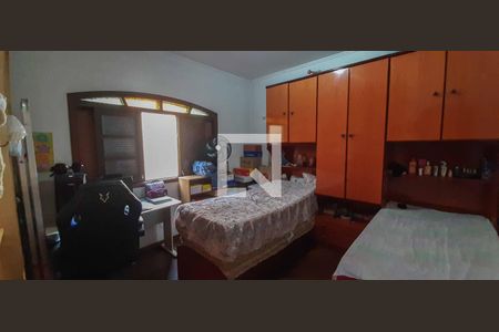 Casa à venda com 284m², 6 quartos e 3 vagas Casa à venda com 284m², 6 quartos e 3 vagasQuarto 4