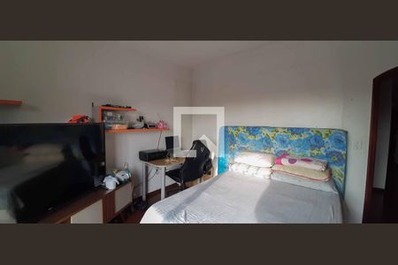 Casa à venda com 284m², 6 quartos e 3 vagas Casa à venda com 284m², 6 quartos e 3 vagasQuarto 1