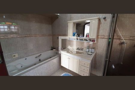 Casa à venda com 284m², 6 quartos e 3 vagas Casa à venda com 284m², 6 quartos e 3 vagasBanheiro da Suíte