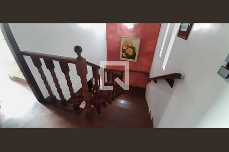 Casa à venda com 284m², 6 quartos e 3 vagas Casa à venda com 284m², 6 quartos e 3 vagasCorredor