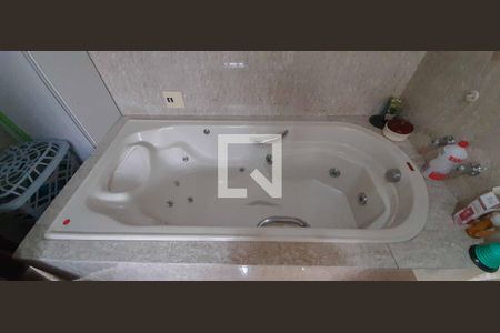 Casa à venda com 284m², 6 quartos e 3 vagas Casa à venda com 284m², 6 quartos e 3 vagasBanheiro da Suíte