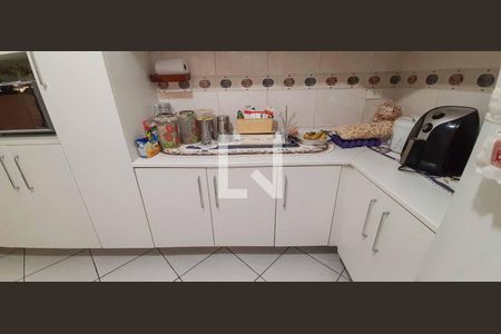 Casa à venda com 284m², 6 quartos e 3 vagas Casa à venda com 284m², 6 quartos e 3 vagasCozinha