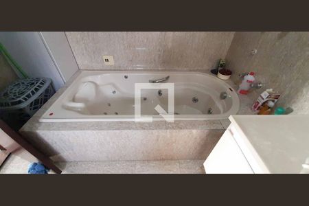 Casa à venda com 284m², 6 quartos e 3 vagas Casa à venda com 284m², 6 quartos e 3 vagasBanheiro da Suíte